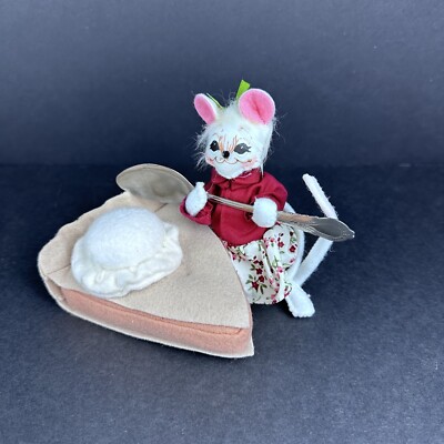 Annalee Thanksgiving/Fall  5'' Mouse with piece of pie and spoon Decor 2012