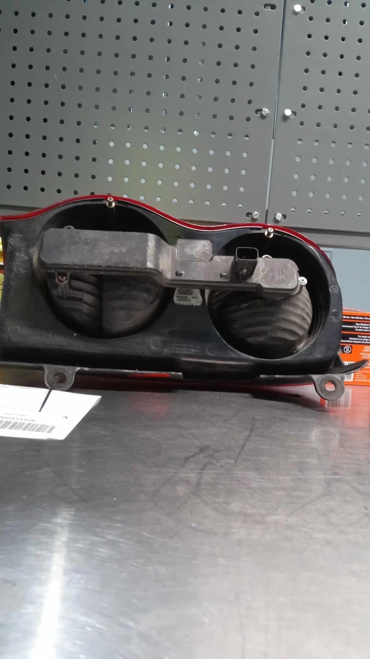 Conjunto de luz trasera izquierda usada se adapta a: Dodge Durango 2005 grado A izquierdo Foto 2 de 4