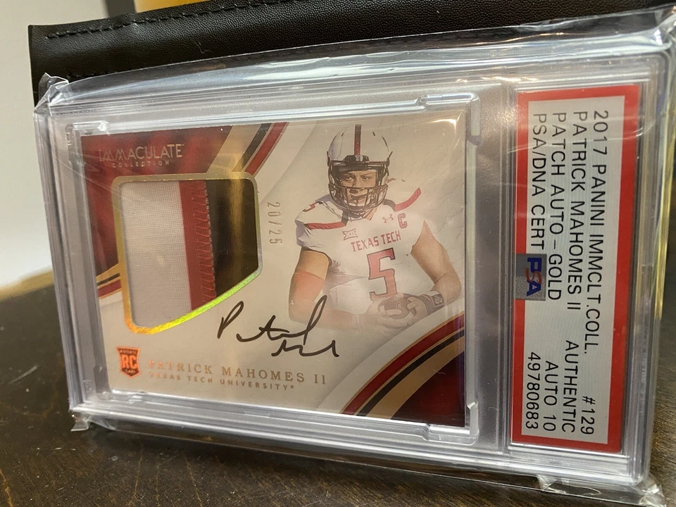 PSA AUTO 10 POP 2 PATRICK MAHOMES II RC AUTO /25 SP ROOKIE PATCH GOLD 2017 - Image 4 of 4