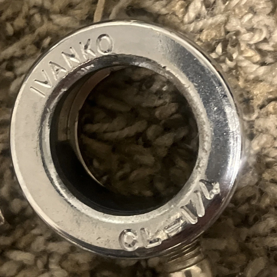 Mancuerna estándar Ivanko de colección 15 libras y tapas de extremo de 1,5 lb y pesos de 15 libras Foto 3 de 4