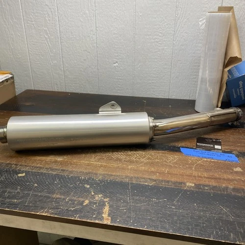 BODY, MUFFLER RH