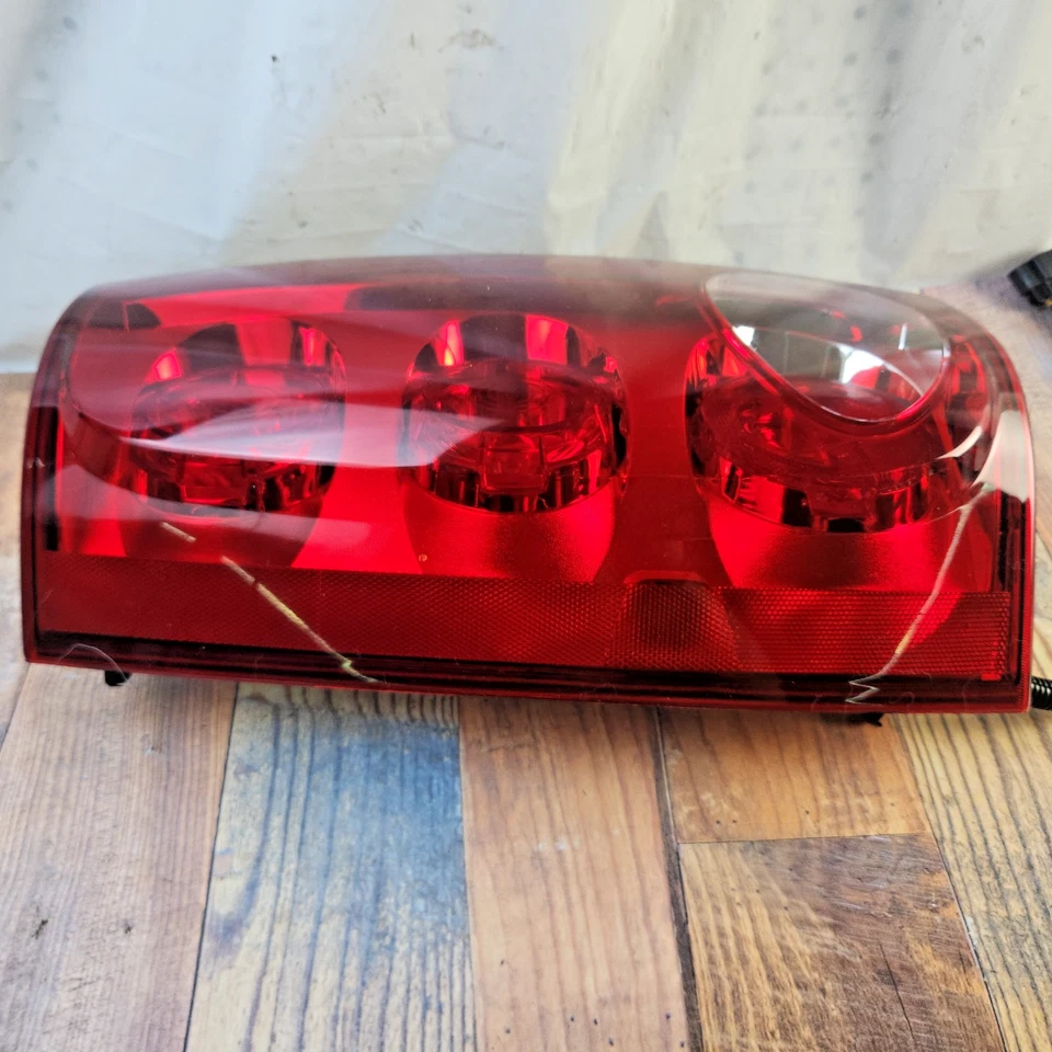 Dorman 1611398 Fits 2007-2008 GMC Yukon LH Tail Light Assembly Replaces 25841507 - Image 2 of 4