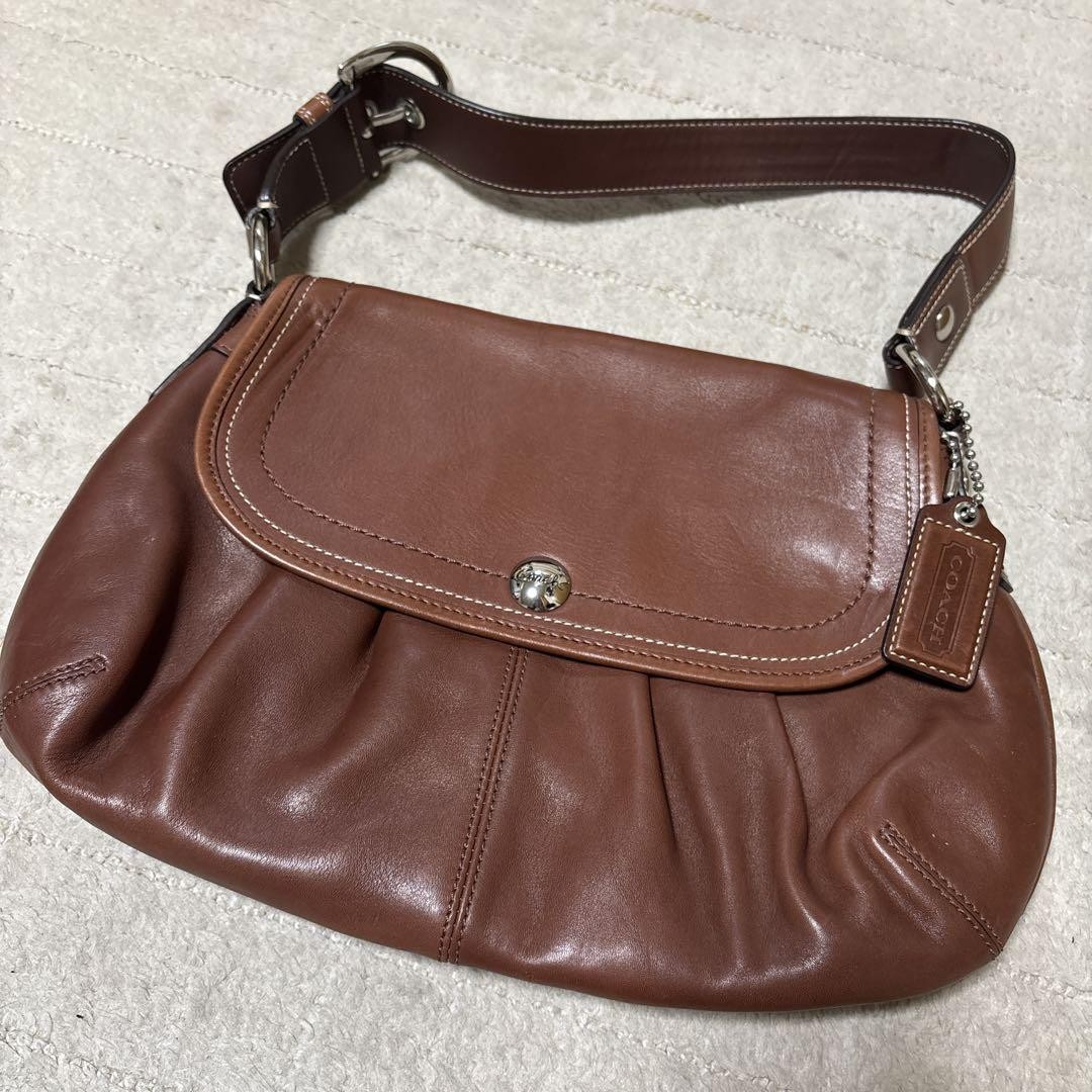 Coach Brown Leather Shoulder Bag – Stylish & Durable PCHGSL Design