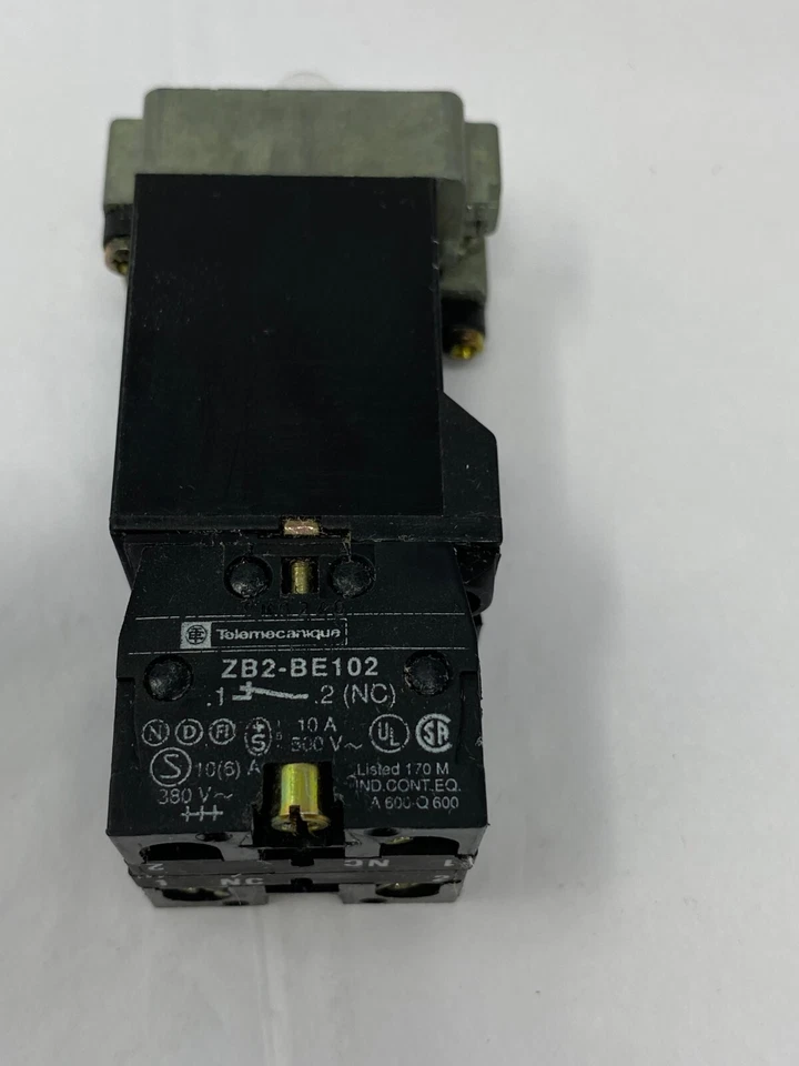 Telemecanique ZB2BW034 botão iluminado e dispositivo piloto 120V - Imagem 3 de 4