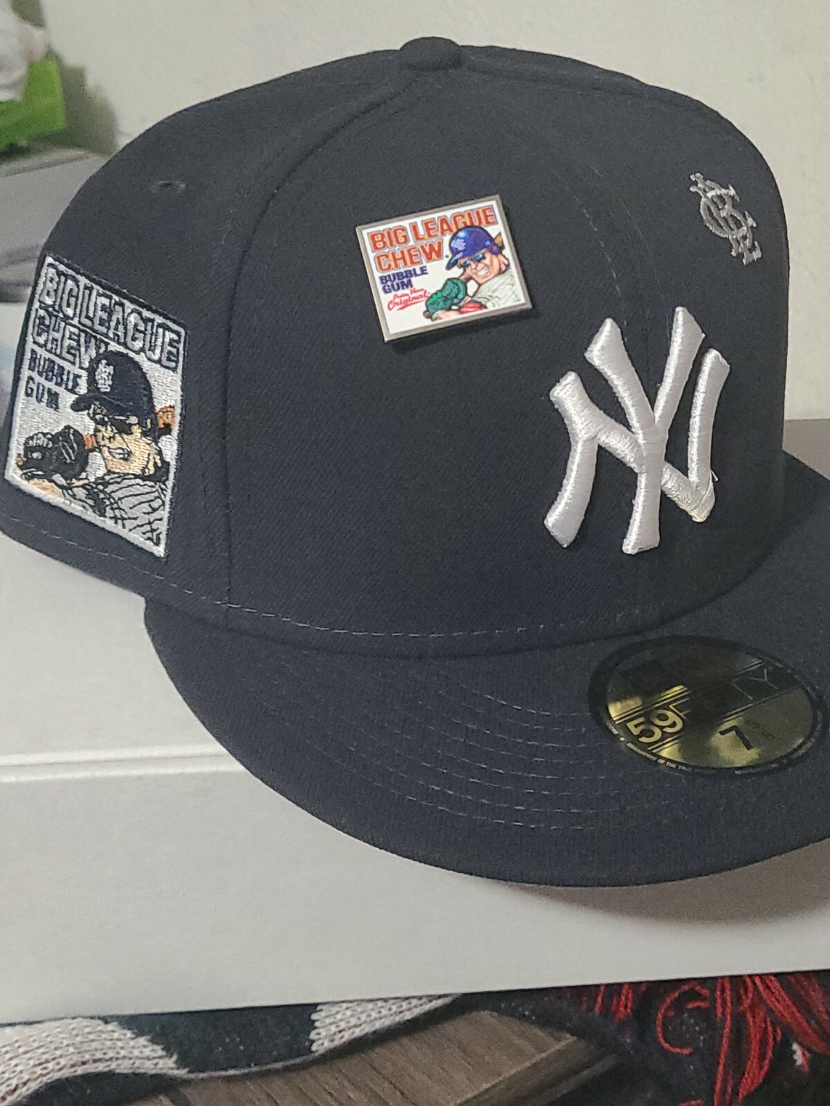 bubble gum yankees hat