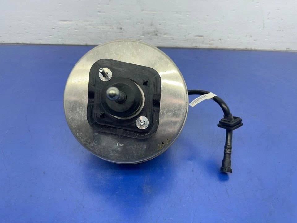 BMW 540i G30 2018-2020 OEM 3,0 L refuerzo de freno eléctrico cilindro maestro con depósito Foto 2 de 4