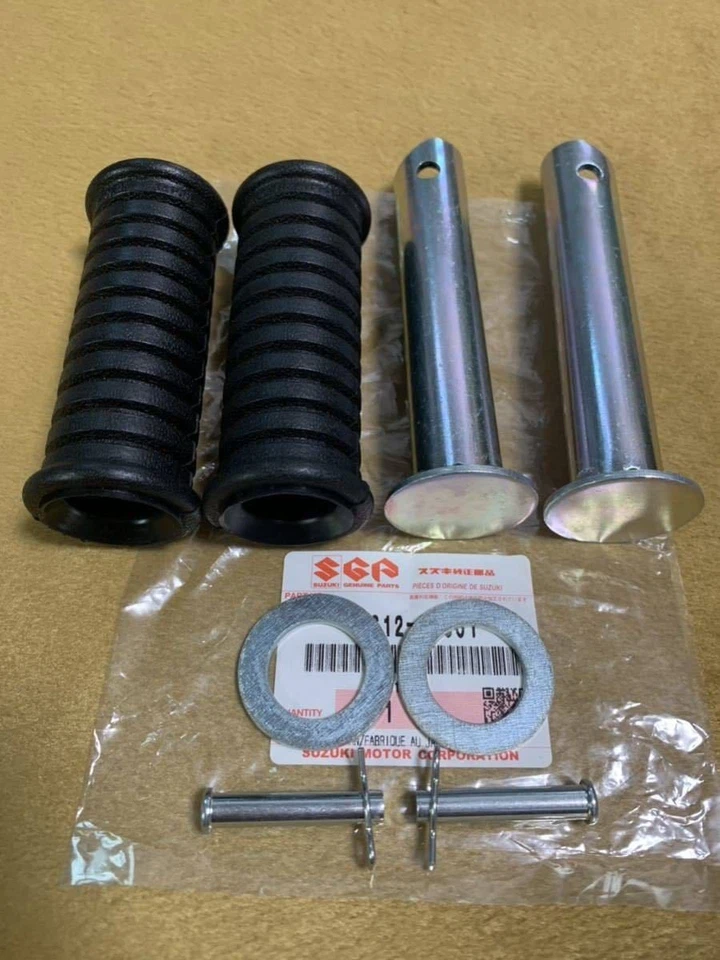 Juego de estriberas traseras izquierda y derecha originales Suzuki RG125 TG125 GP125 TS125 NUEVO DE STOCK Foto 2 de 3