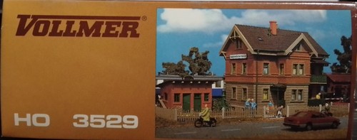 VOLLMER 3529 Kit Casello ferroviario "Esslingen" - scala H0 | Zustand: Nuovo