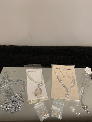 VINTAGE LOT OF BRAND NEW JEWELRY 5 SETS OF EARRINGS AND NECKLACES lot #2 - Picture 3 of 17