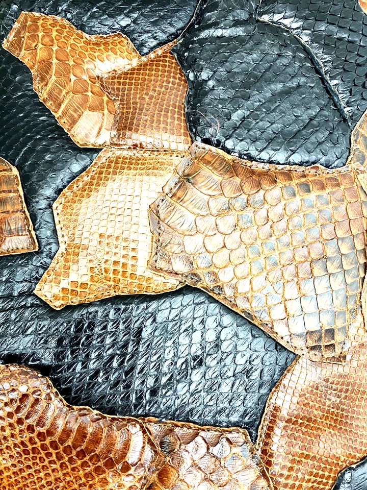 Bolso de Mano De Colección Años 70 Elegante Pitón Brillante Multi Marrón Negro Acolchado Puff Serpiente Foto 3 de 4