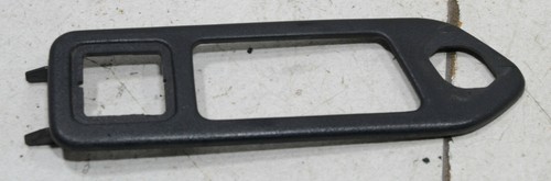 VW Passat 35i Variant Bj 1991 Blende Abdeckung Tür vorne LINKS #84488-F143