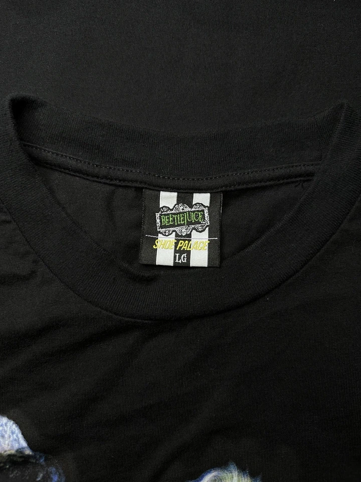 Camiseta Beetlejuice Para Hombre Talla Grande Zapato Palacio Tim Burton Película Colaboración Foto 4 de 4