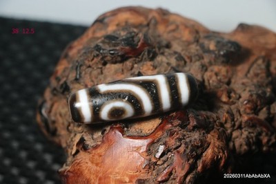 Energy Tibetan old Agate Ruyi 2 Eyed Pure Love dZi Bead Pendant Amulet zzy 38mms