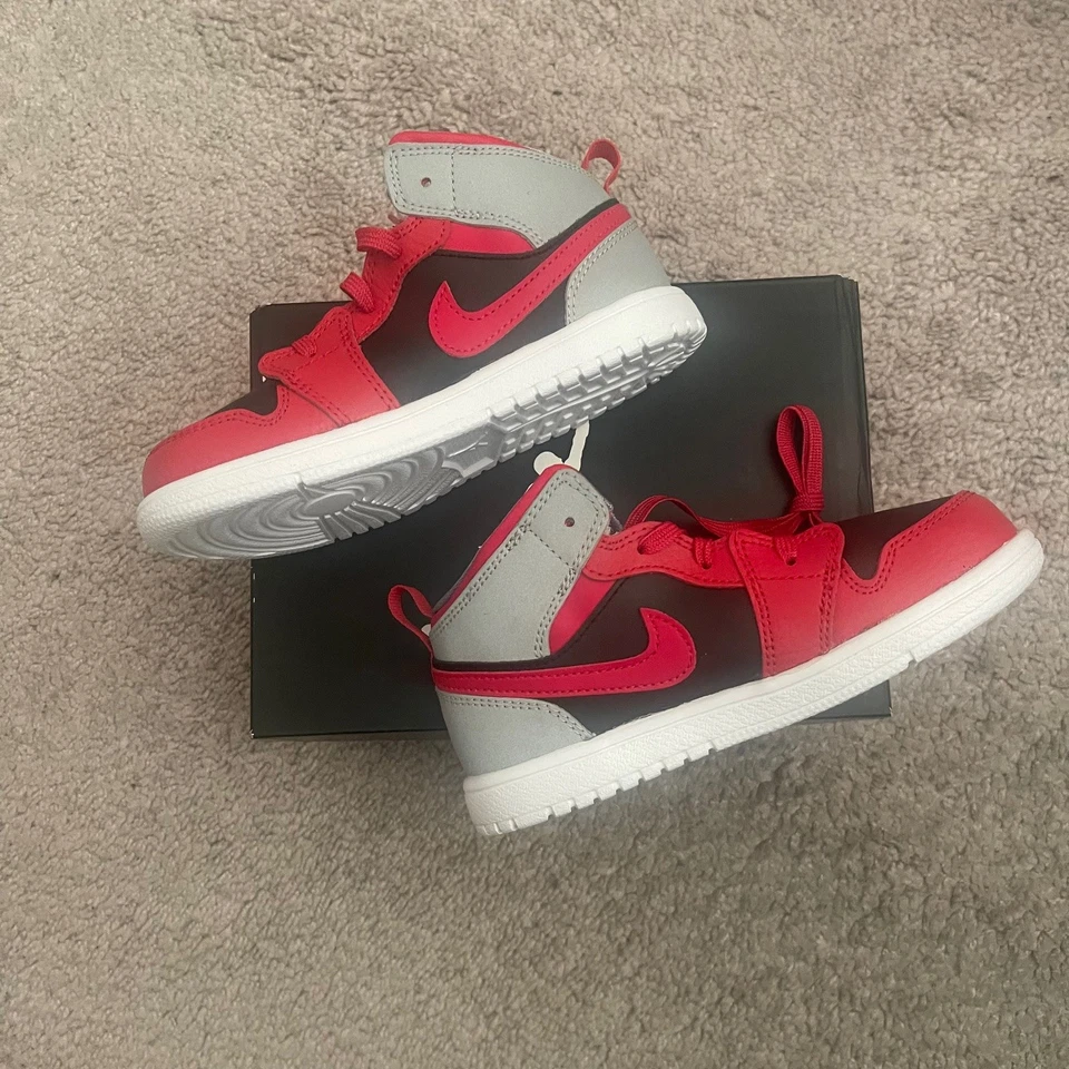 Nike Air Jordan 1 Mid Fire Rojo Negro Gris Cemento 554727-603 2013 Niño 10c NUEVO Foto 2 de 4