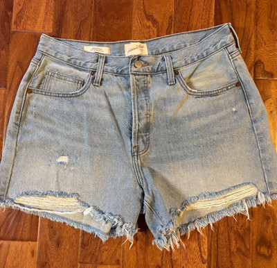 Women's Universal Thread Mid-Rise 90s baggy short Size 10 raw hem