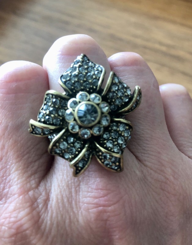 HEIDI DAUS White/Colorless Ribbon Blossom Flower Swarovski Crystal Ring