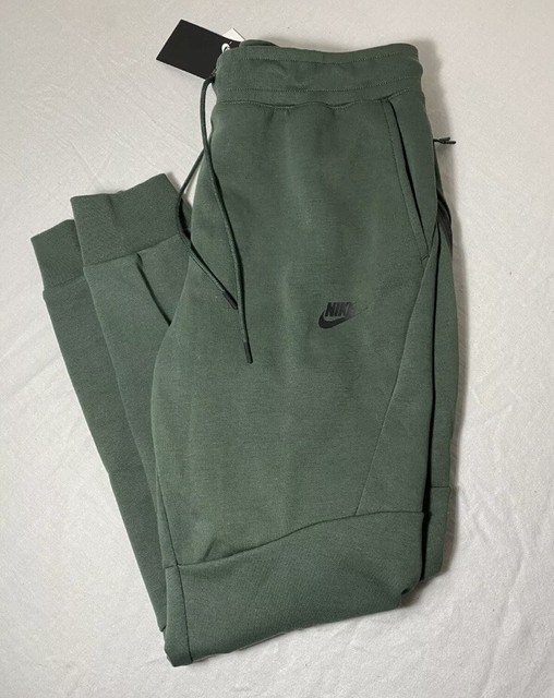 green nike jogging pants