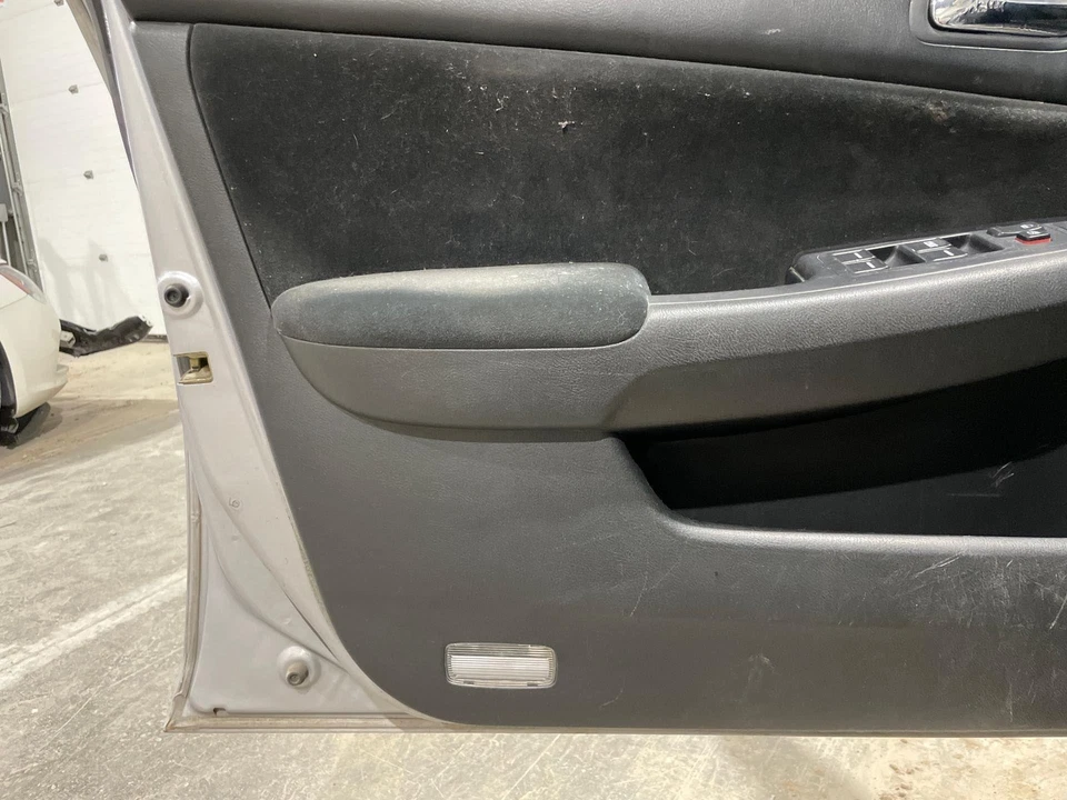 2003 - 2004 Honda Accord Driver LH Left Black Front Door Trim Panel - Изображение 4 из 4