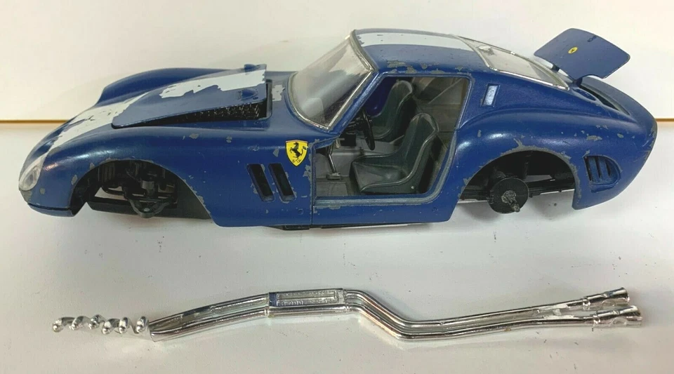 06227 Lotto 6 auto Burago varie scale per ricambi - Peugeot / Ferrari / Mercedes - Immagine 3 di 4