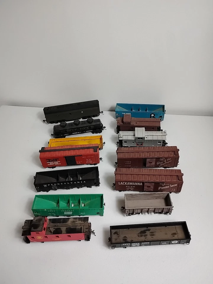 HO Scale Freight + Cargo Cars Lackawanna,  New Haven, Blue Rock - 14 pcs - Image 2 of 4