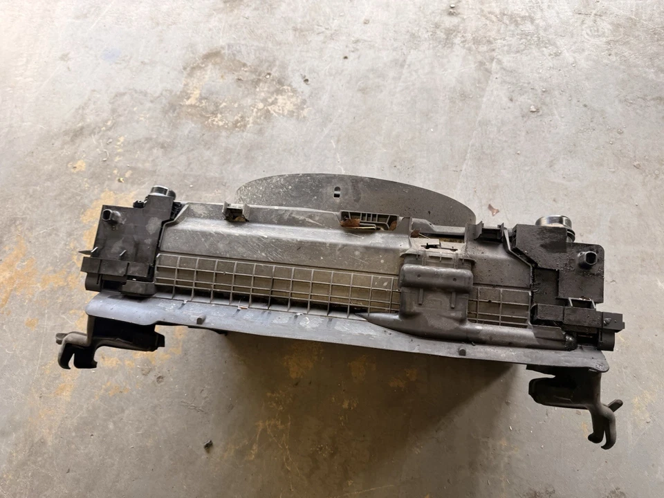 MERCEDES C CLASS W205 C200 RADIATOR PACK MANUAL 1.6 DIESEL 2017 A0999060812 - Image 2 of 4