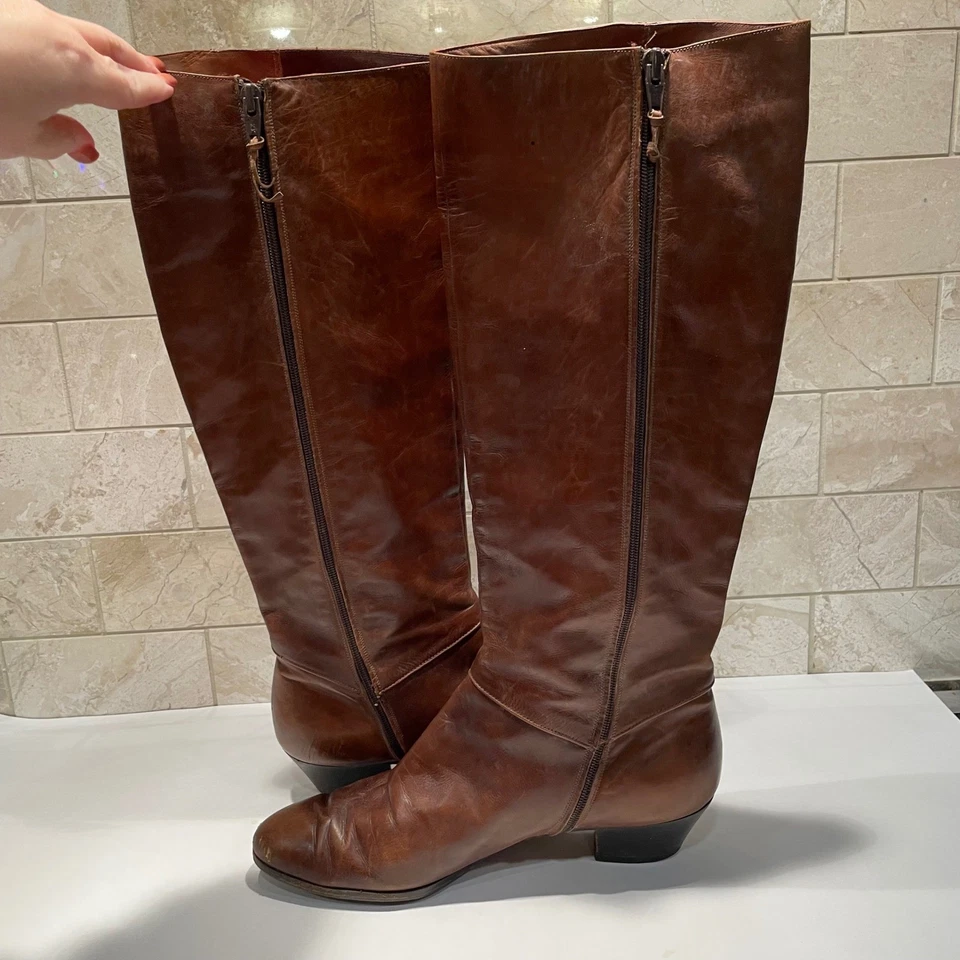 Botas de Equitação Salvatore Ferragamo Feminina de Couro Marrom Alta Tamanho 9,5 B - Imagem 4 de 4