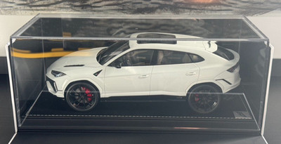 MR Collection Model Lamborghini URUS 1:18 Model Car Awesome White on White Spec