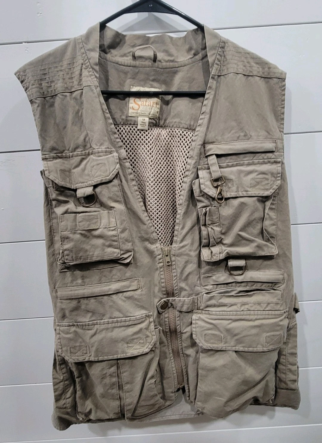 Cabelas Safari Series Vest Mens Size Medium Tan Khaki Vented Hiking Fishing