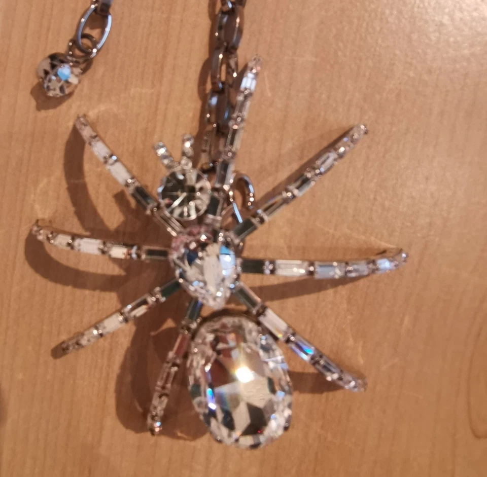 Butler and Wilson Spider Belt. Gunmetal Coloured Chain Belt With Crystal Spider - Image 2 of 4