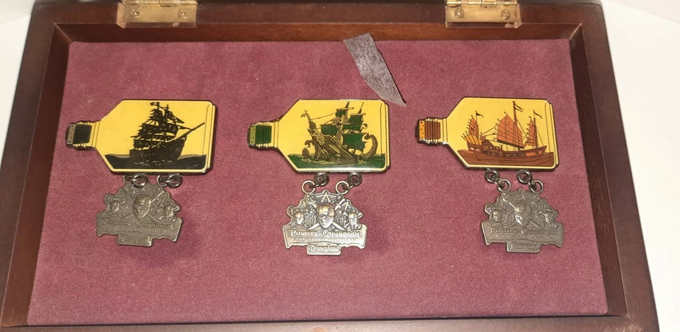 Disney Piratas del Caribe La leyenda vive en barcos LE 500 caja de 3 prendedores Foto 2 de 4