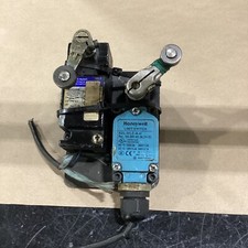 Honeywell SZL-WLC-A-N/9067AEQ2699 300V10A Snap Limit Switch #271F23FML