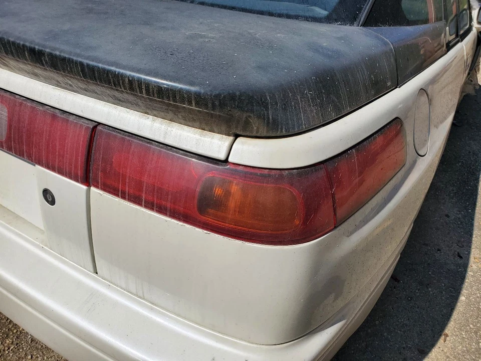 Conjunto de luz trasera derecha usado se adapta a: Subaru Svx 1992 cuarto panel montado derecho Foto 2 de 4