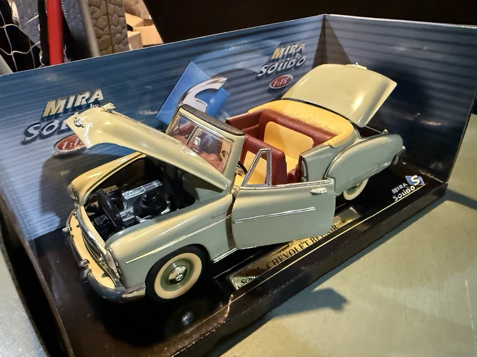 Chevrolet Convertible Solido 1950 escala 1:18 diecast excelente en caja Foto 3 de 4