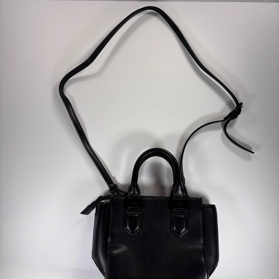 Mini bolso bandolera de cuero sintético negro Kendall + Kylie para mujer Foto 2 de 4