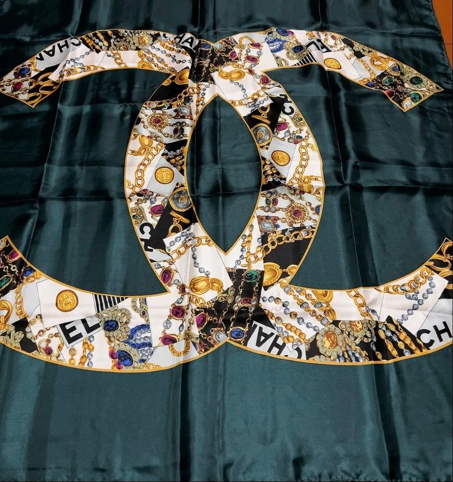 CHANEL Bufanda Cuadrada Marca Coco Verde 100% Seda Talla Grande Foto 4 de 4