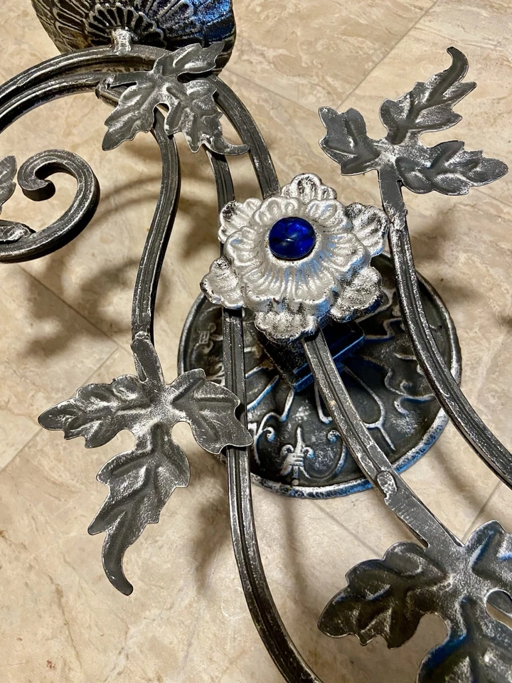 Juego de 2 apliques de pared de hierro forjado ornamentados vintage negros con cuentas azules Foto 2 de 4