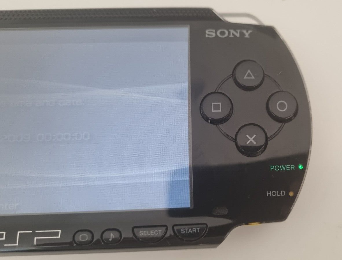 GENUINE ORIGINAL PSP Black SONY HANDHELD PSP1002 UMD & CASE new