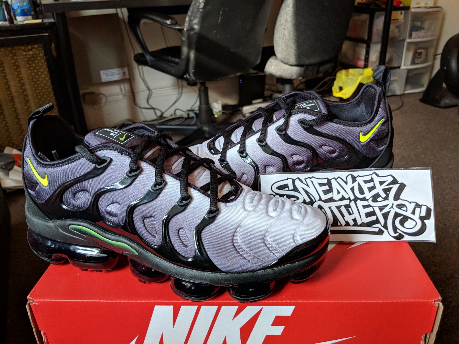 air vapormax plus neon 95