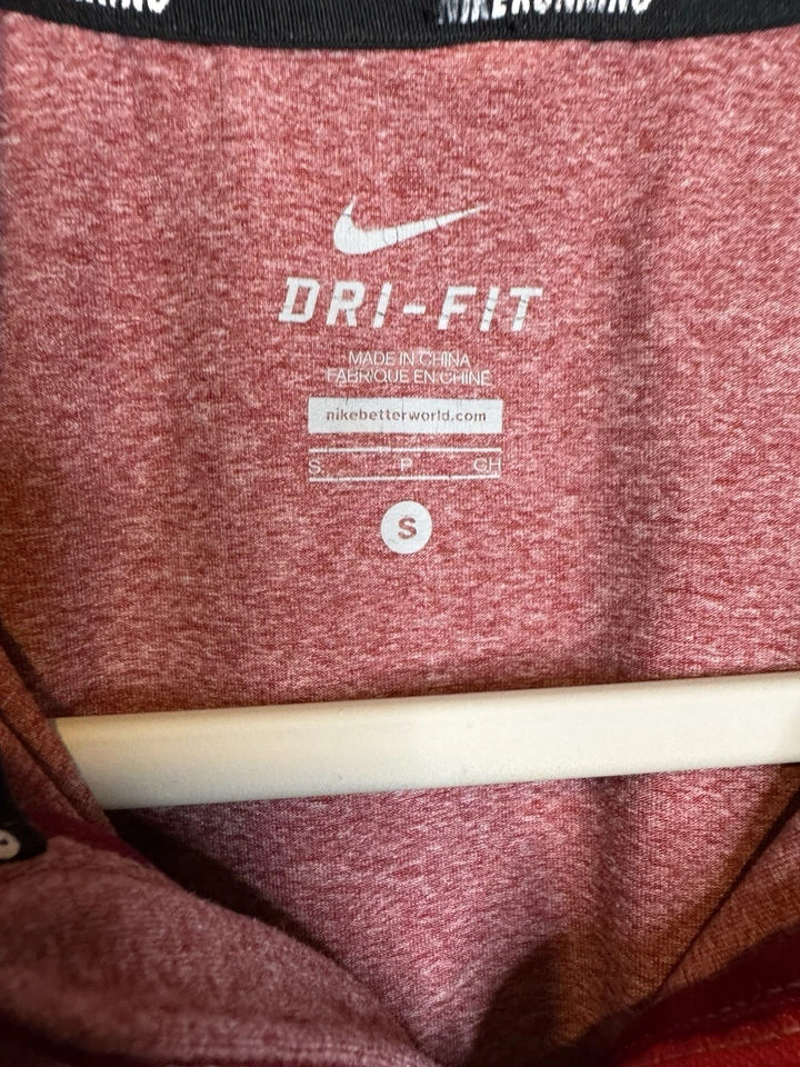 Camiseta pulôver Nike Dri-Fit Element vermelha feminina 1/4 zíper manga longa pequena corrida - Imagem 3 de 4