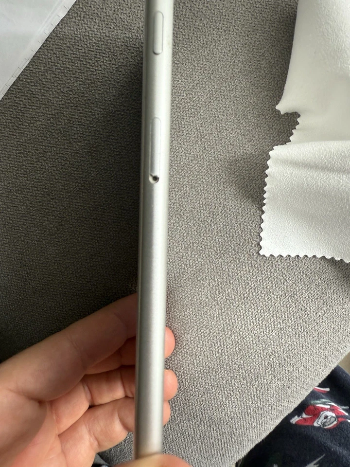 Apple iPhone 7 Plus - 128GB - Argento (Sbloccato) - Immagine 4 di 4