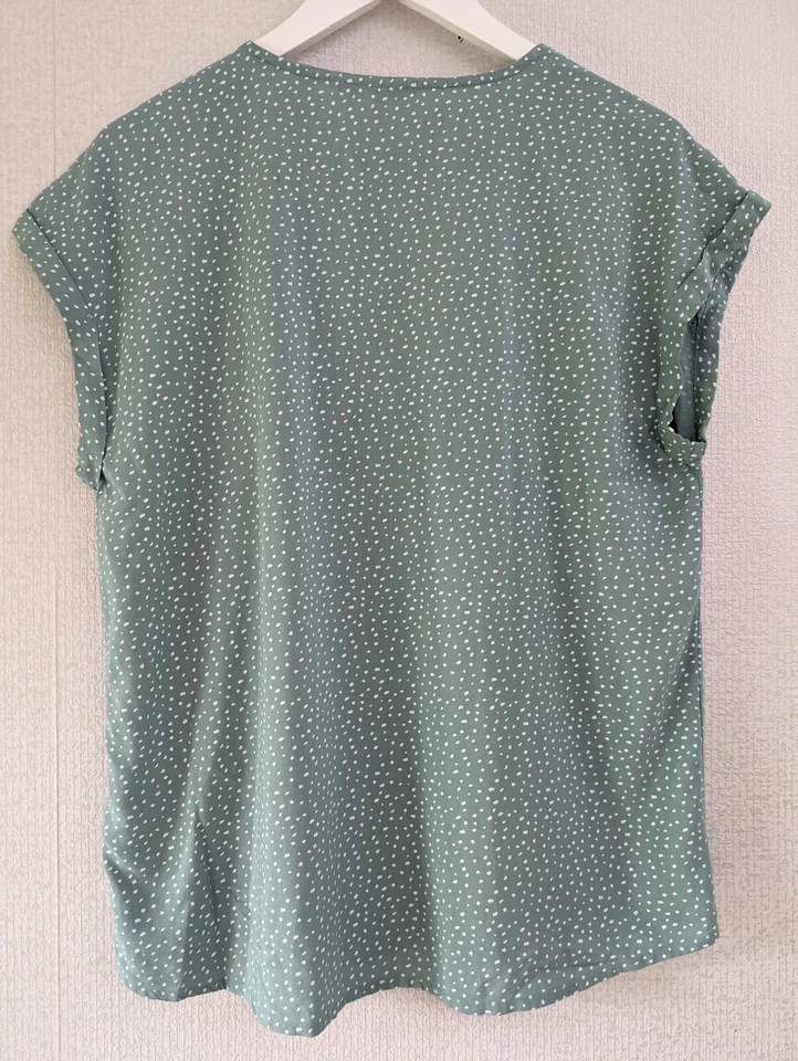 Tom Taylor Ladies Top V Neck  Short Sleeve Turn Over  Polka Dots Sage Green UK S - Image 2 of 4