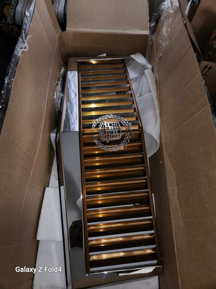 1993-1996 Cadillac Fleetwood Brougham Grill - Image 2 of 3