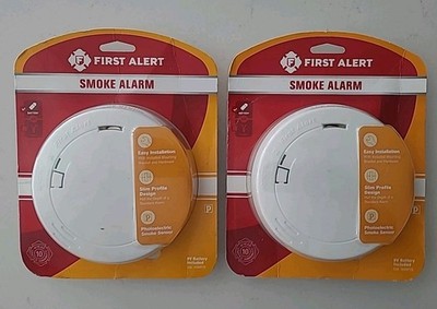 2 NEW First Alert Smoke Alarm Photoelectric Battery Operated Slim 1039772 (B2-G9