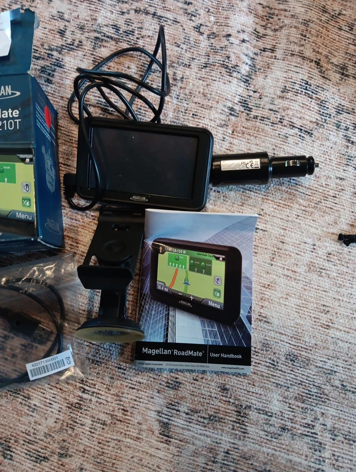 Magellan RoadMate 2210  Automotive Car GPS Navigation  - Image 3 of 4