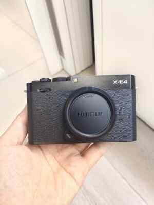 Fujifilm X-E4 26.1MP Mirrorless Digital Camera Black-95%NEW