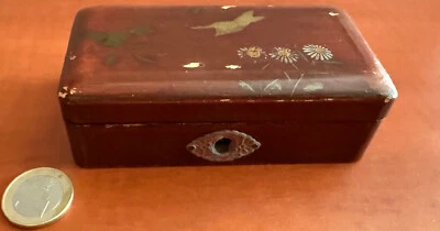 BOITE ANCIENNE EN BOIS LAQUE/ DECOR FLORAL/ XX SIECLE - Photo 1/4