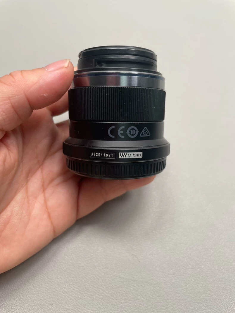 Olympus M.Zuiko Digital 45mm F1.8 Lens for Micro Four Thirds