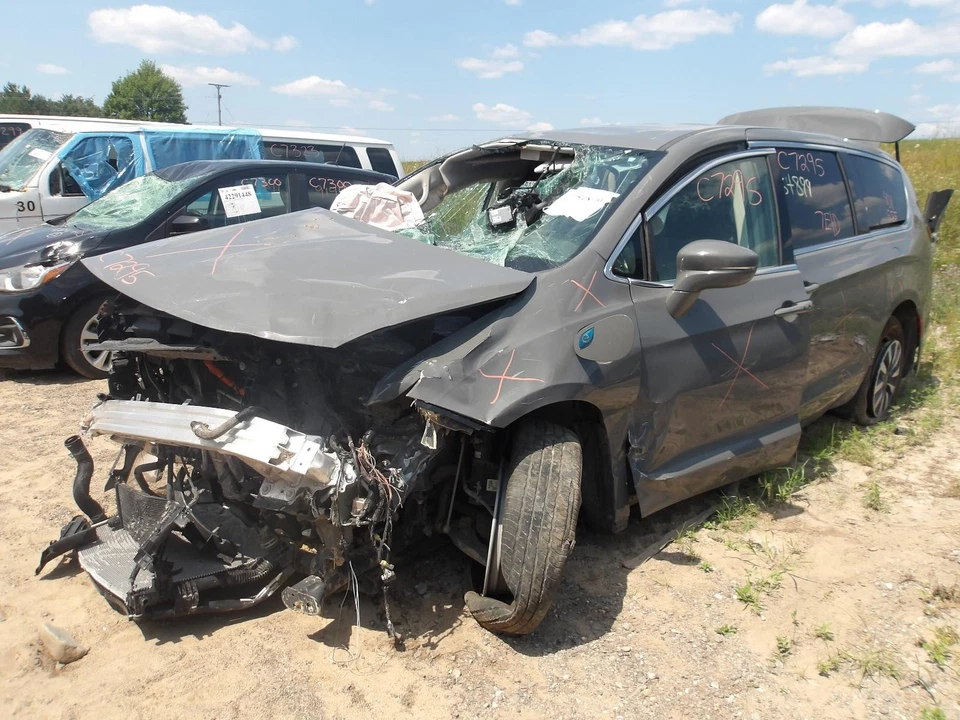 Used Automatic Transmission Shift Lever Assembly fits: 2022 Chrysler Pacifica G - Image 2 of 4