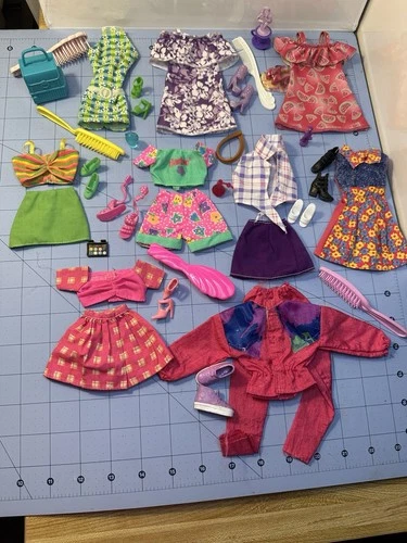 AUCTION Vintage BARBIE MOD - 9 Outfits - Clothes Shoes Accessories
