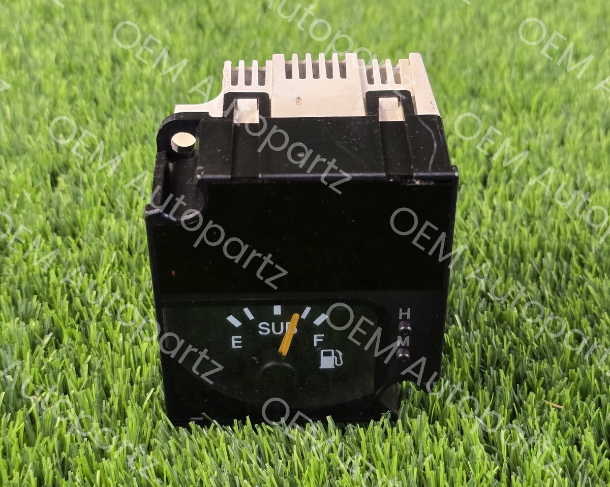 Toyota Land Cruiser 1996-2002 Dash sub tank Guage with Clock Oe